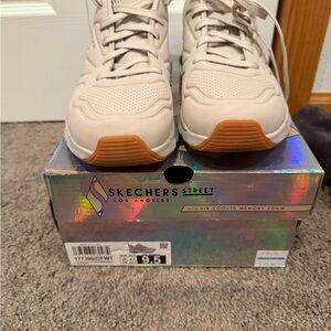 Skechers Holographic Box